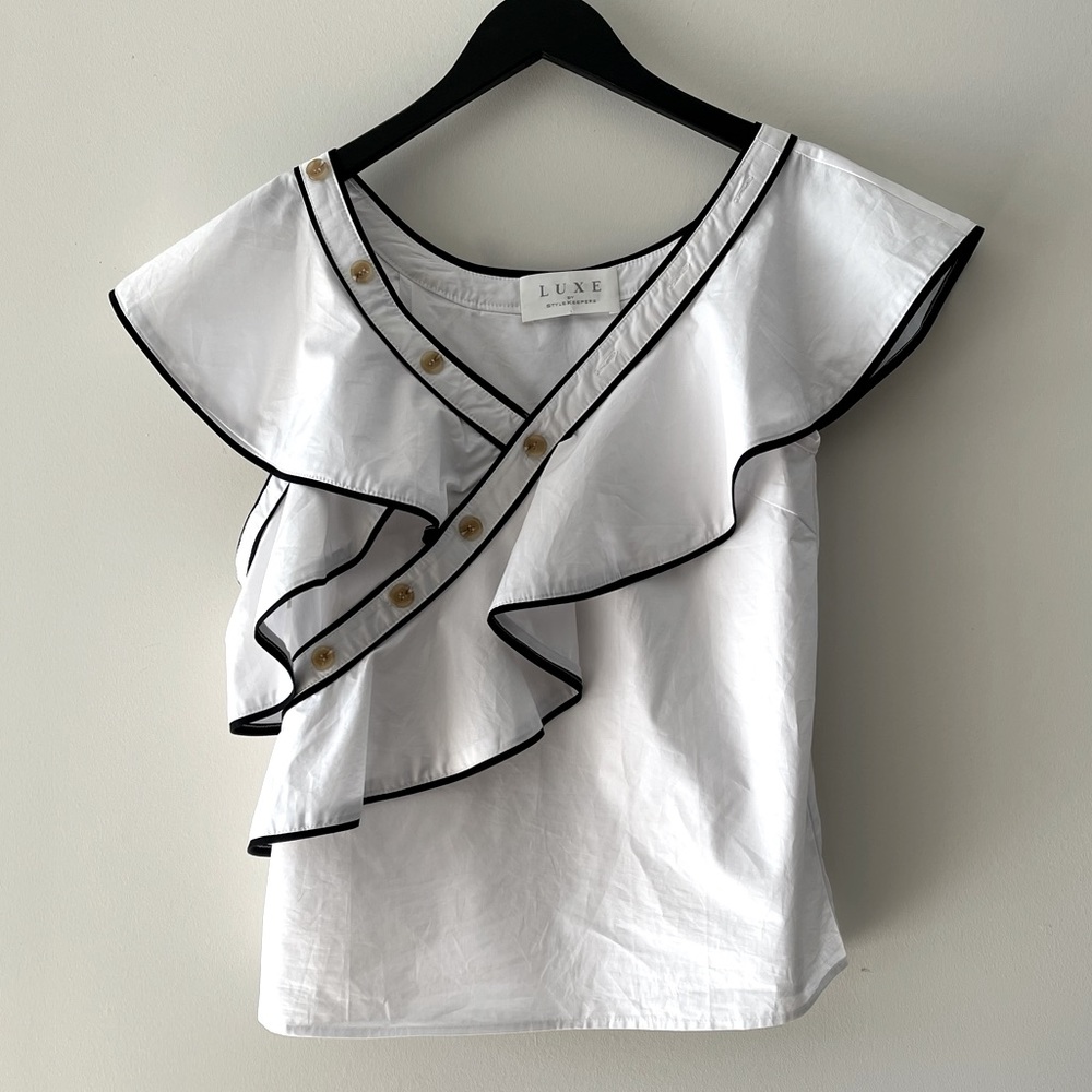 WHITE ONE SHOULDER RUFFLE TOP
